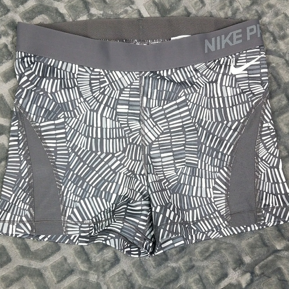 Nike Pro Workout/Shorts. Dri-fit. Gray/White XL